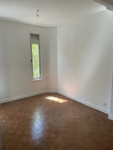 Apartamento T2 nos Olivais Sul, perto do metro e C C Olivais - Image 8