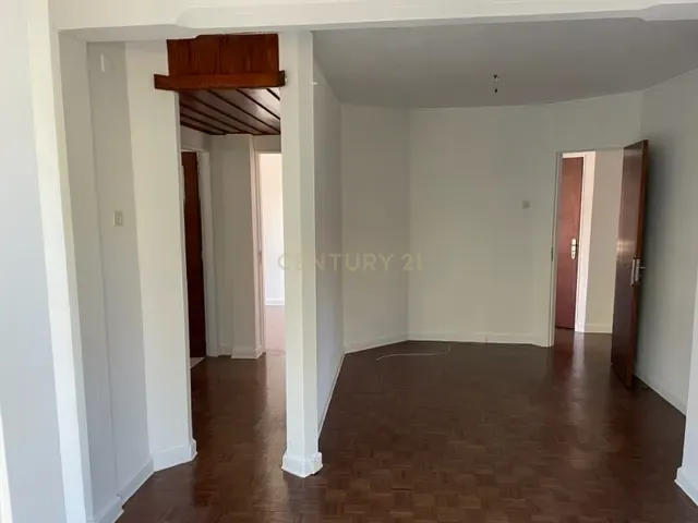 Apartamento T2 nos Olivais Sul, perto do metro e C C Olivais - Image 7