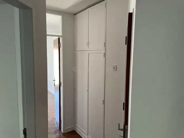 Apartamento T2 nos Olivais Sul, perto do metro e C C Olivais - Image 15