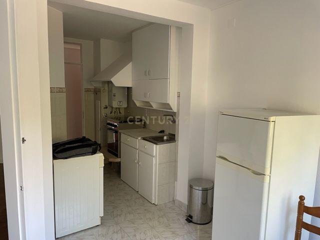 Apartamento T2 nos Olivais Sul, perto do metro e C C Olivais - Image 12
