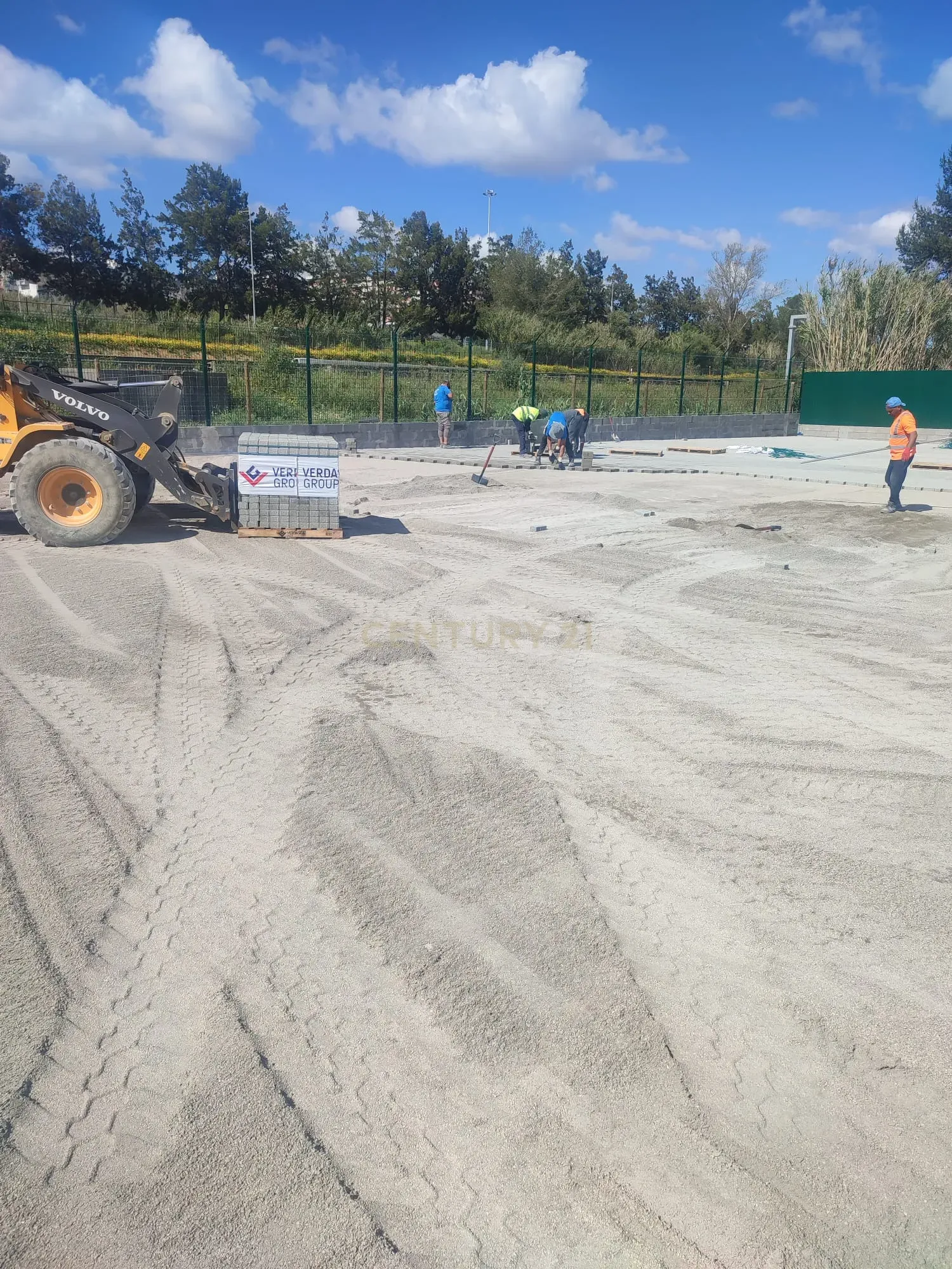 Cedência Espaço de terreno com uma área útil de 700 m²  em Almada com visibilidade para a IC20. - Image 12