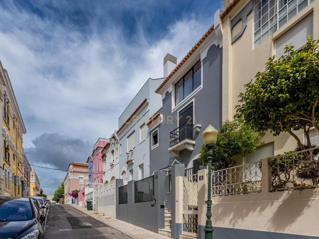 Moradia totalmente renovada no coração de Lisboa, com 4 suites - Image 4