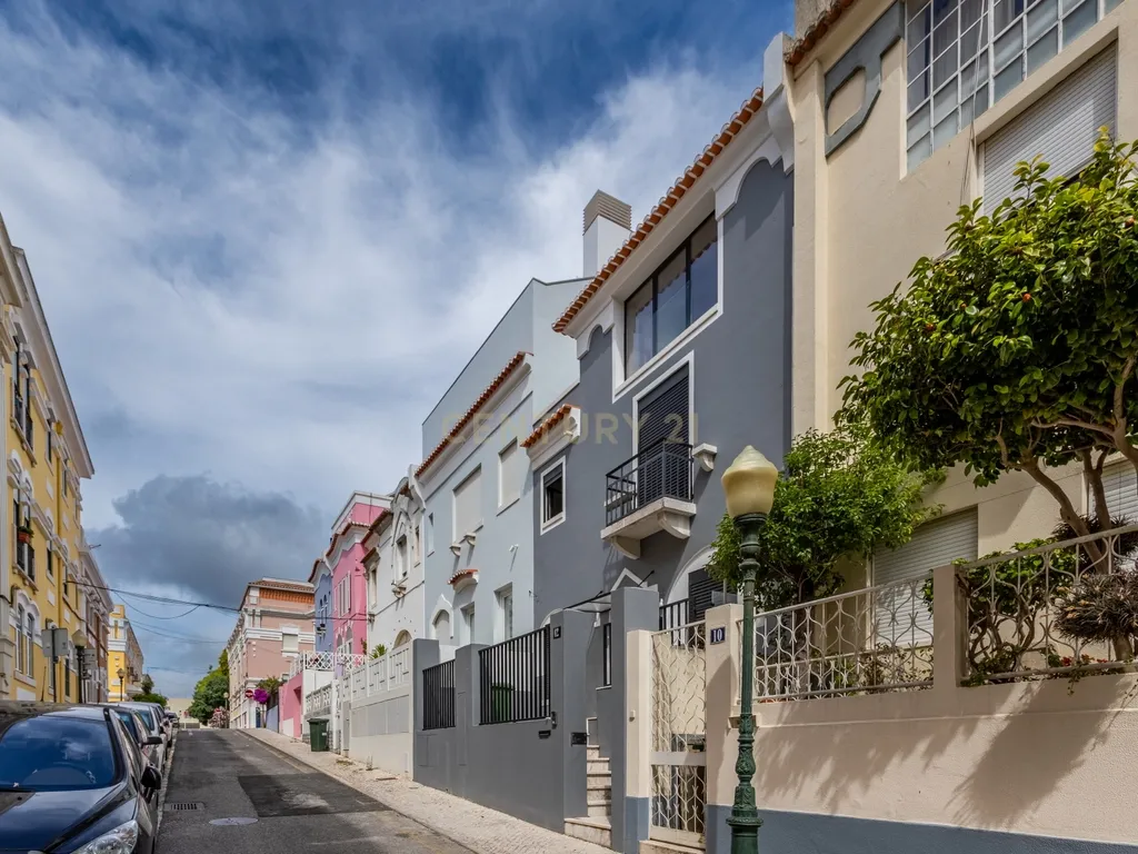 Moradia totalmente renovada no coração de Lisboa, com 4 suites - Image 4