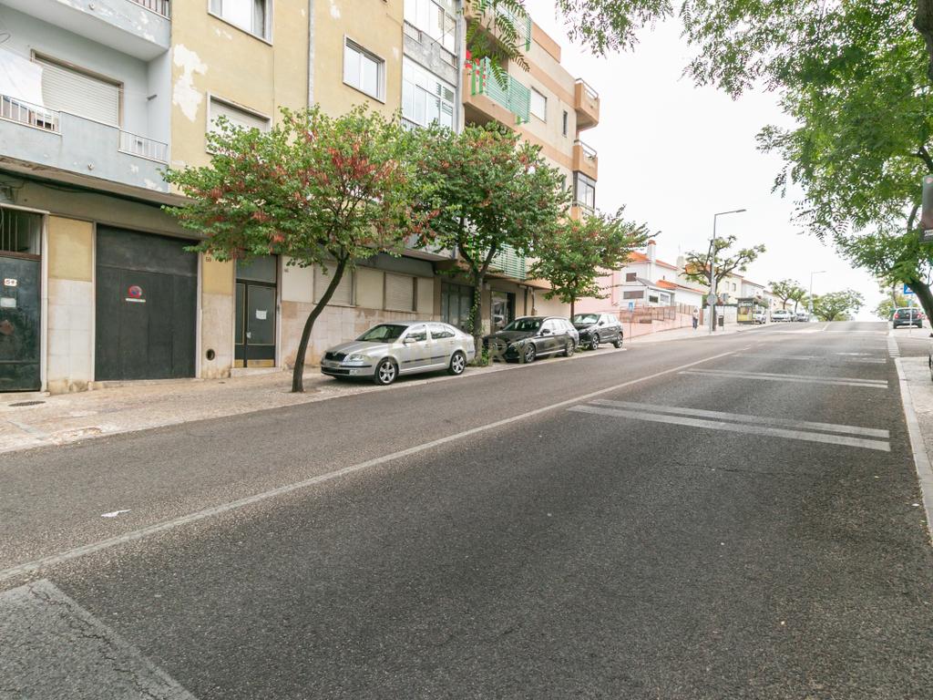 Apartamento T2 Remodelado na Prestigiada Avenida Jaime Cortesão em Setúbal – Próximo da Zona Ribeirinha - Image 28