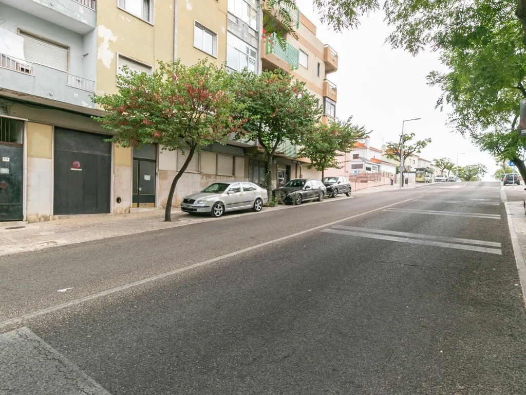 Apartamento T2 Remodelado na Prestigiada Avenida Jaime Cortesão em Setúbal – Próximo da Zona Ribeirinha - Image 28