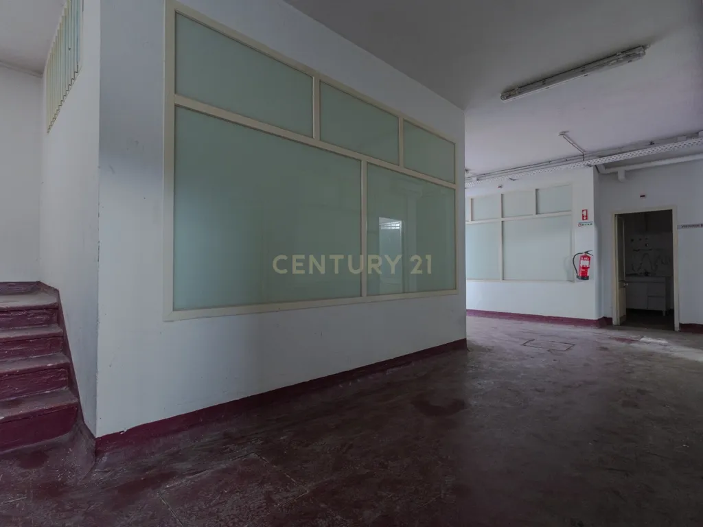 Ativo Comercial Multiuso com 494 m² | Clínica, Showroom, Self-Storage, Formação ou Operação Empresarial - Image 8