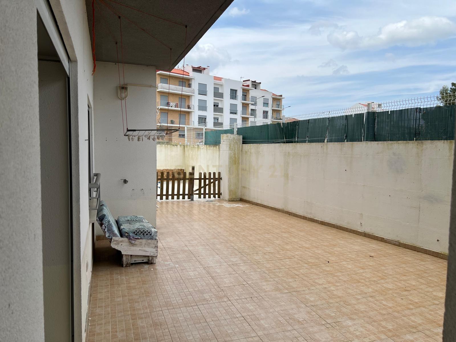 Apartamento T4 no Entroncamento – Rés do chão com terraço - Image 15