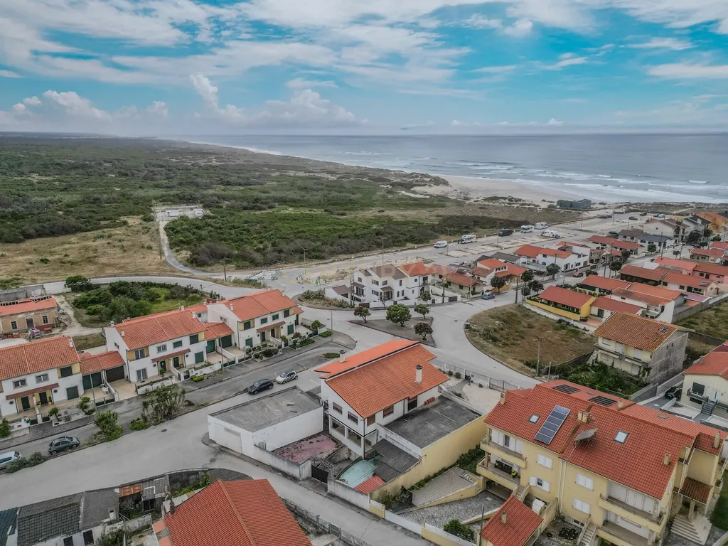 Moradia com vista mar, situada numa aldeia piscatória a 200m da praia - Image 11