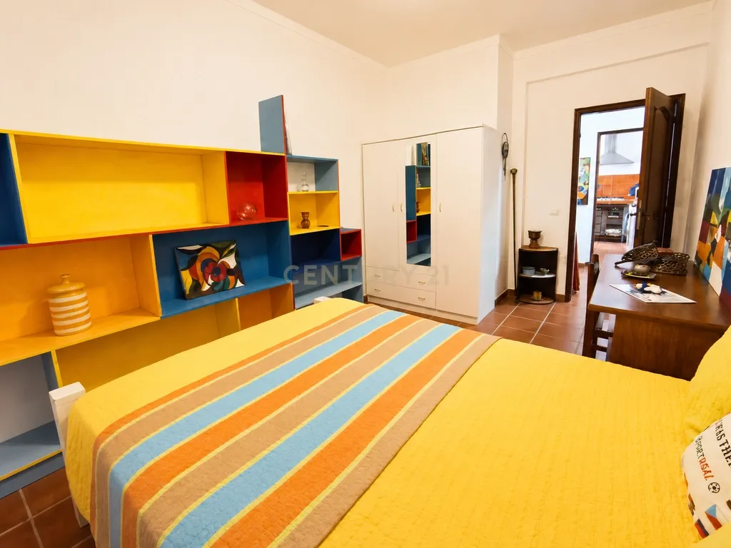 Oportunidade Única! Elegante Moradia + Apartamento T2 + Espaço + Funcionalidade = Qualidade de Vida. - Image 58