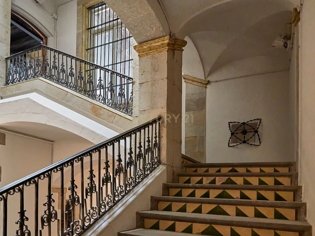 Duplex Espetacular em Barcelona, Cataluña - 463m² de Potencial - Image 15