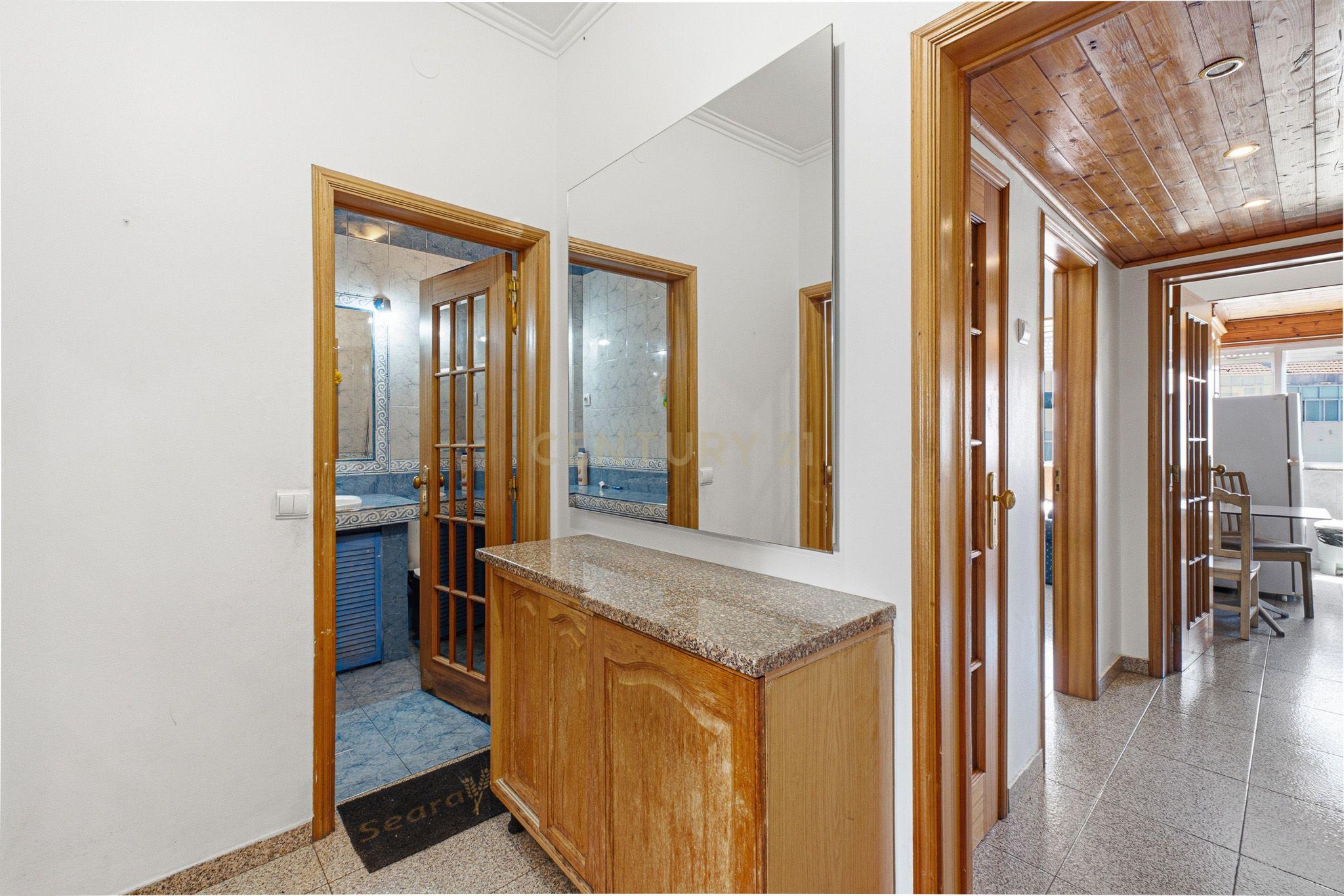 Fotografia 8 de Apartamento T2 em Queluz, junto à Estação de Comboios