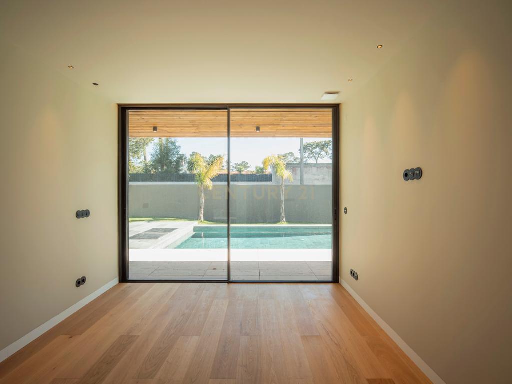 Moradia T4 na Verdizela — Design, Luz e Piscina num Terreno de 1.032 m² - Image 22