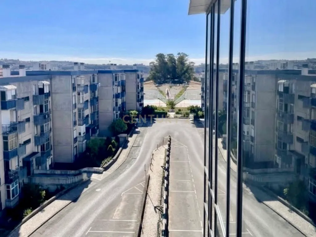 Apartamento T3 em Santo António dos Cavaleiros, Loures. - Image 17