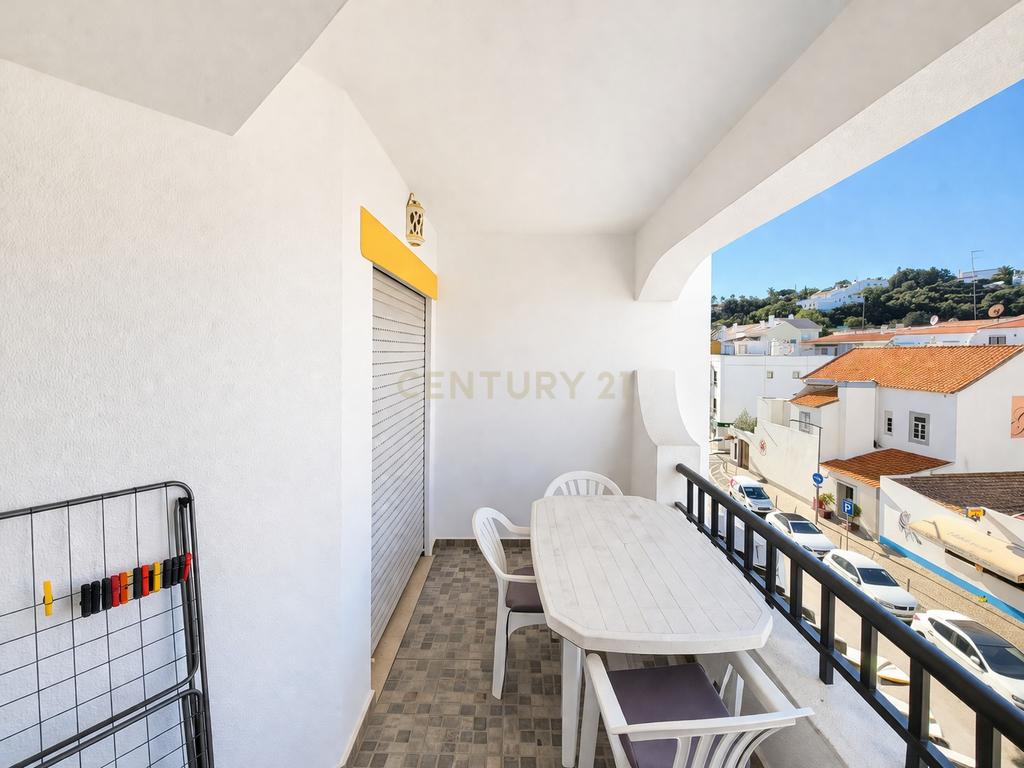 Apartamento T2 na Praia do Carvoeiro. - Image 3