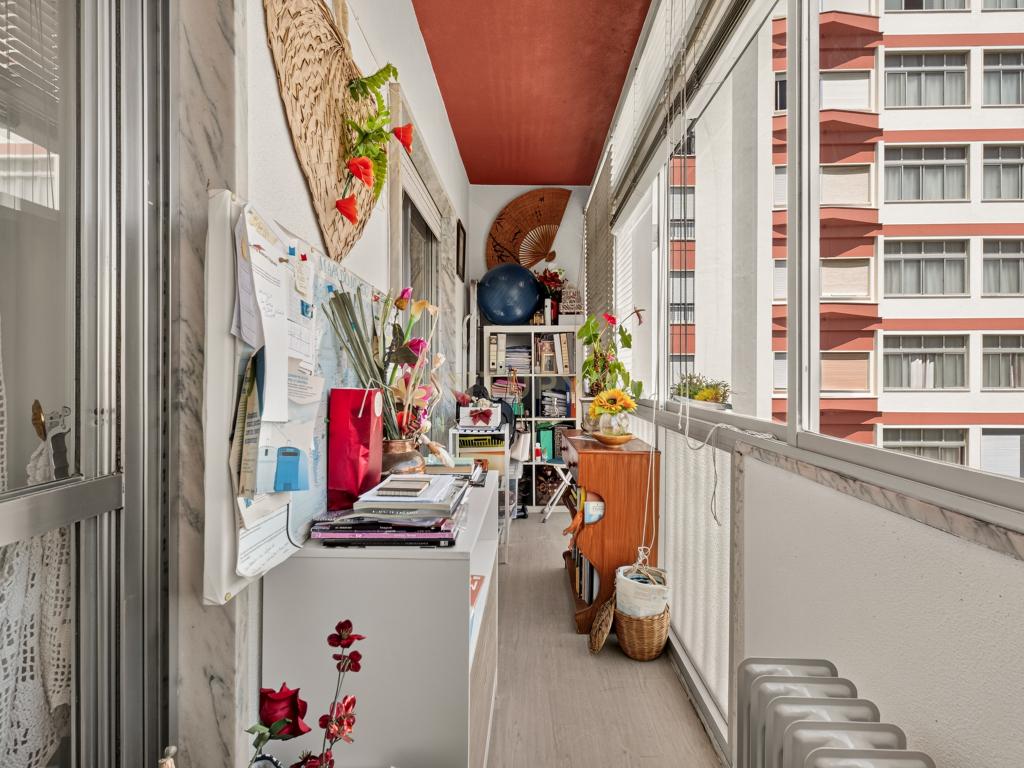 Apartamento T2 com Duas Varandas e Excelente Localização - Image 10
