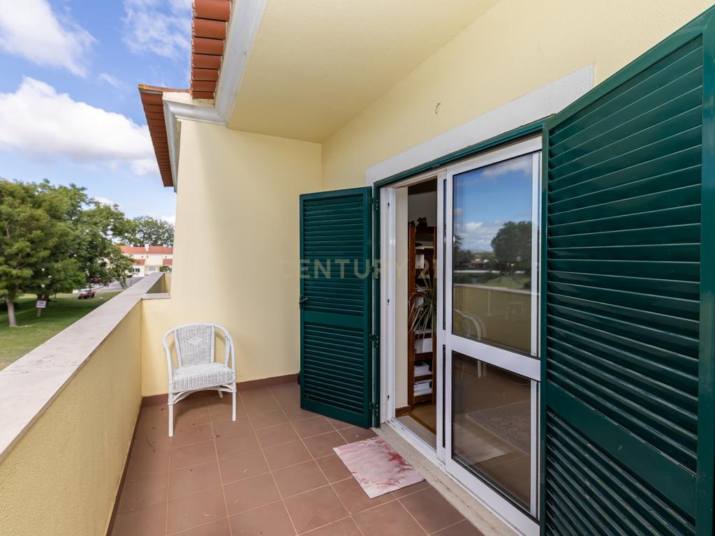 Moradia T3 no Condomínio Varandas do Golfe do Montado – Segurança, Conforto e Estilo de Vida Exclusivo - Image 48
