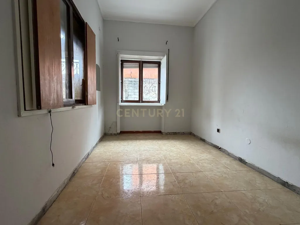 Moradia em Valadares para Restauro ou Reconstrução - Image 9