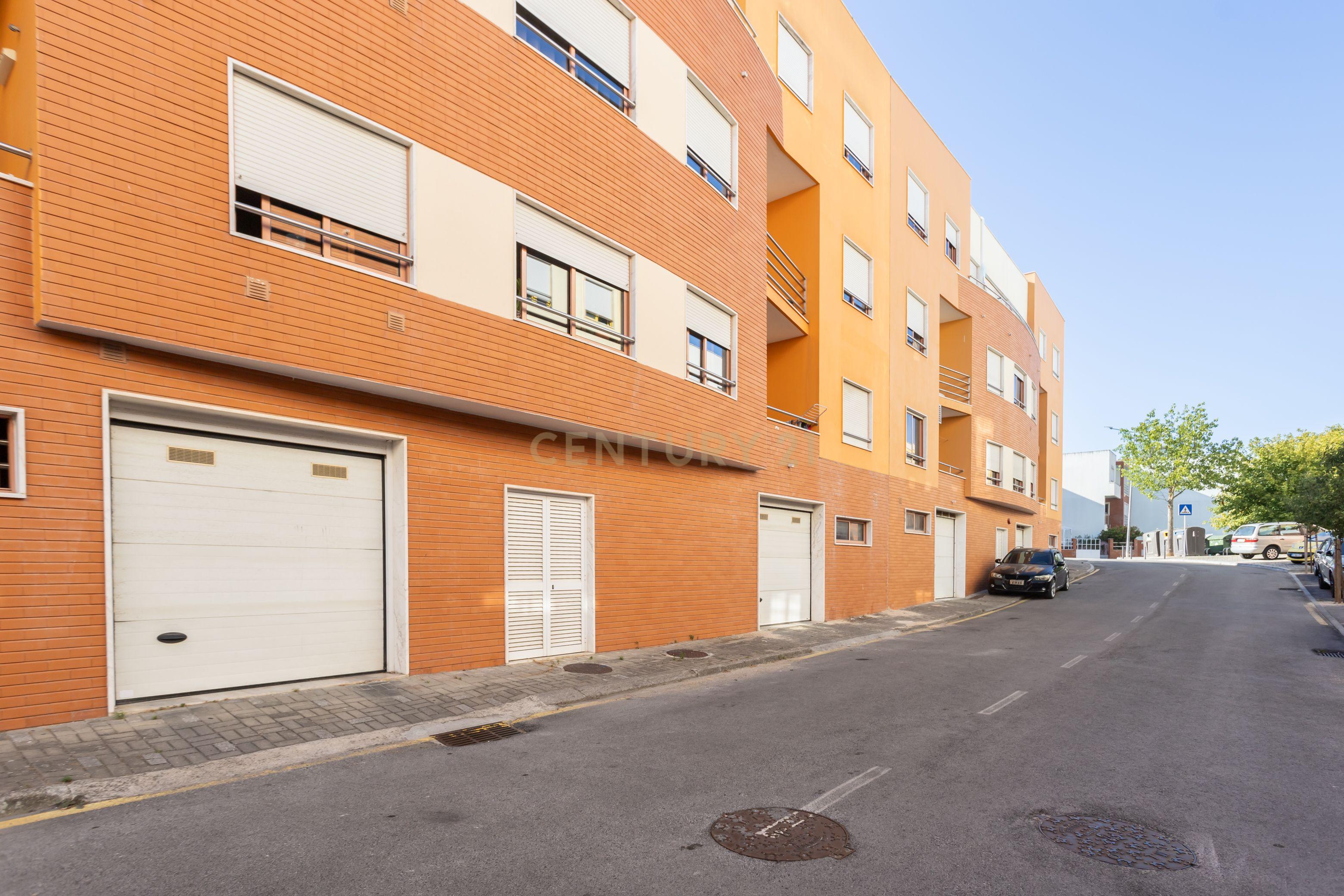 Fotografia 9 de Apartamento T1 em Camarate, Loures