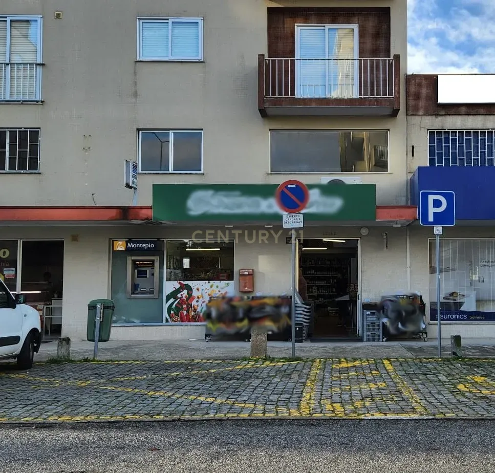 Loja localizada no bairro de Santa Eugénia, em Viseu, bom investimento! - Image 1