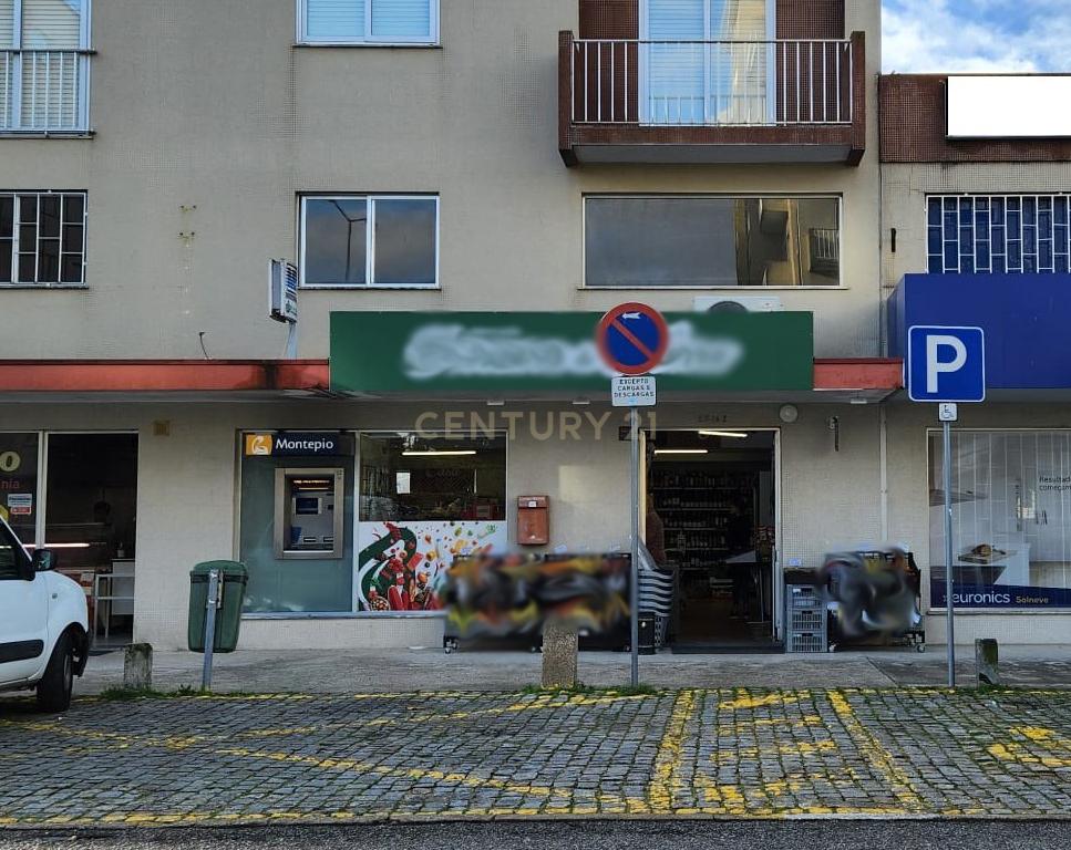 Loja localizada no bairro de Santa Eugénia, em Viseu, bom  investimento! - Image 1