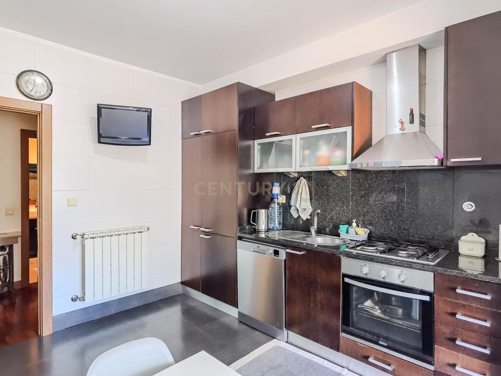 Apartamento T2 com Garagem e Arrumos — Coronado, São Mamede - Image 19
