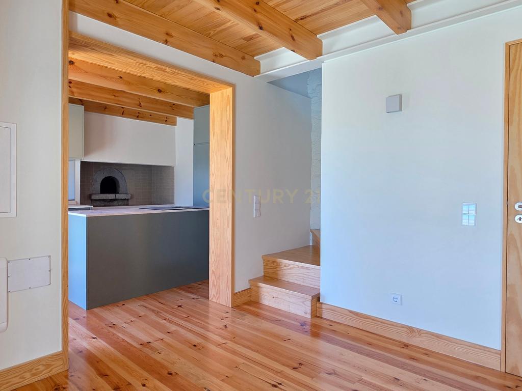 Moradia T2 com amplo terreno na Calheta - Image 10