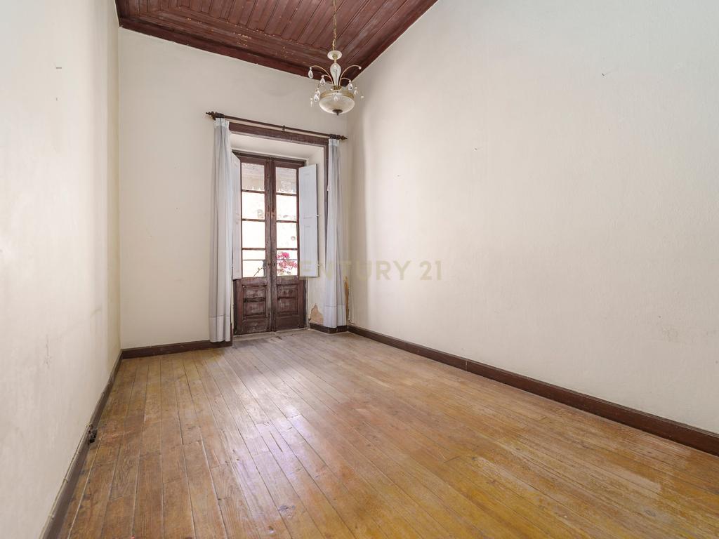 Andar de Moradia T7 | Baixa de Faro | Potencial para Hostel | Terraços - Image 17