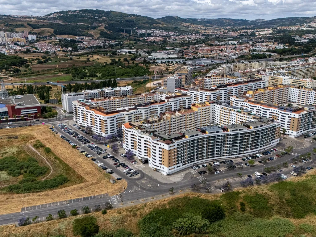 Duplex T4 nova construção com 2 terraços e Box (Infantado/Loures) - Image 49