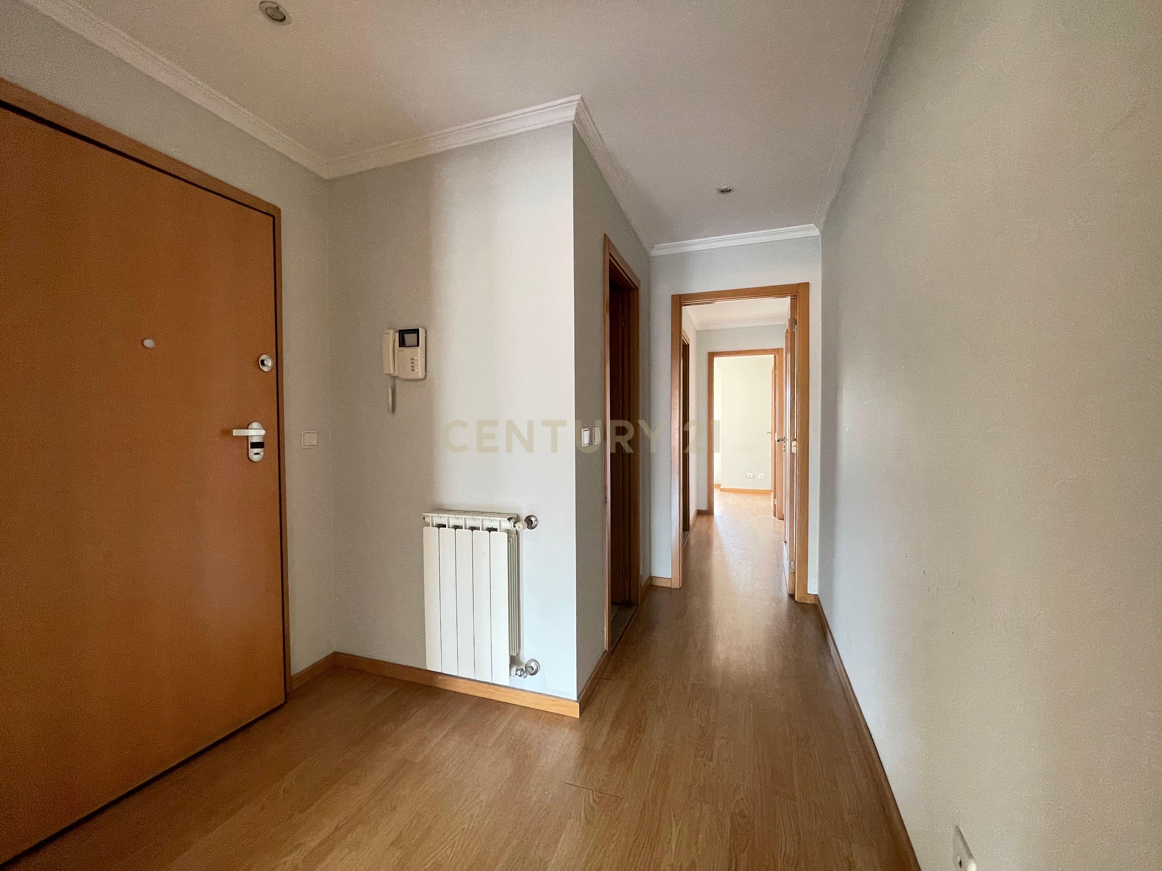 Fotografia 12 de Apartamento T1 com elevador e garagem - Paranhos - Porto