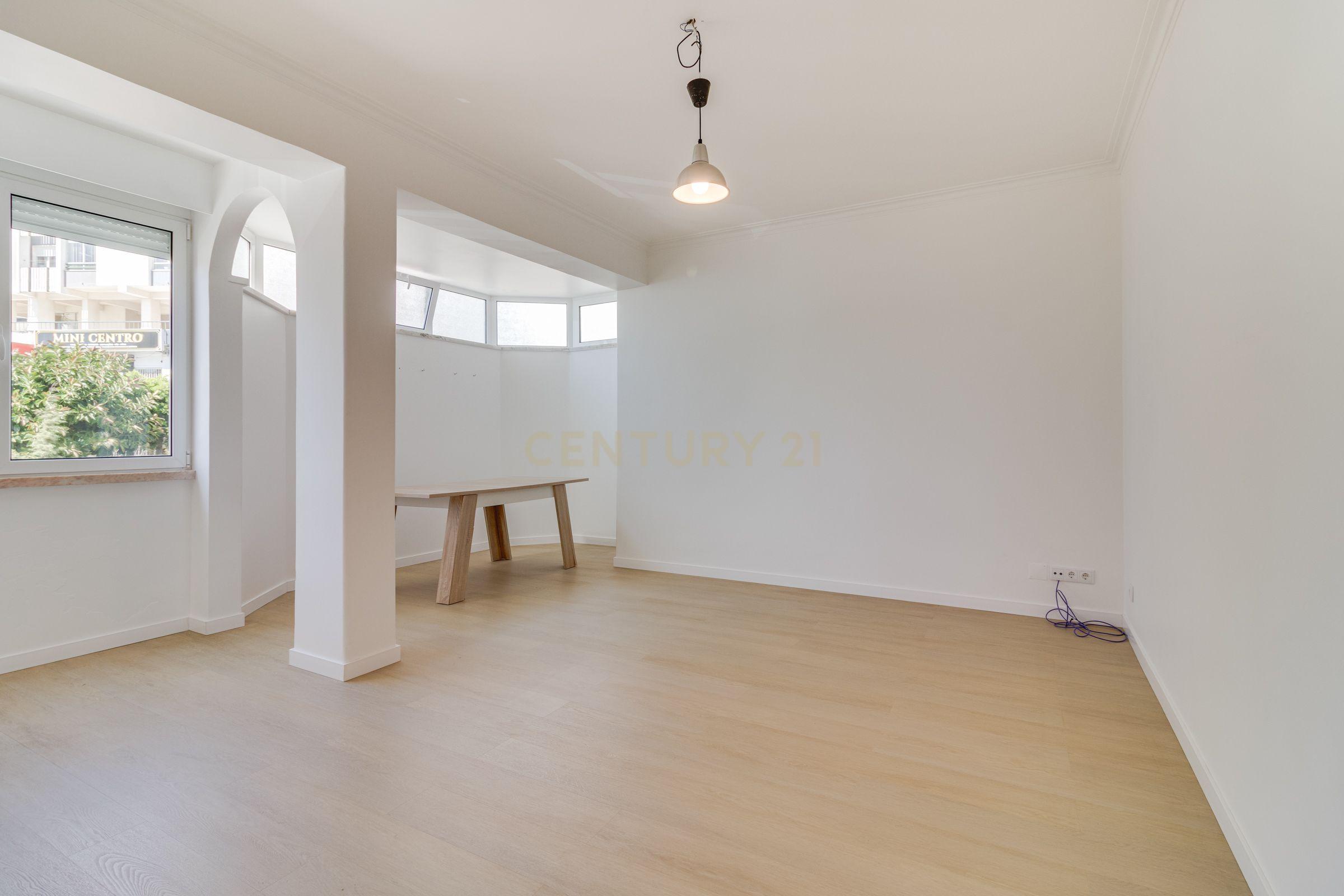 Fotografia 7 de Apartamento T3 Espaçoso e com Excelente Localização na Rinchoa — Rio de Mouro