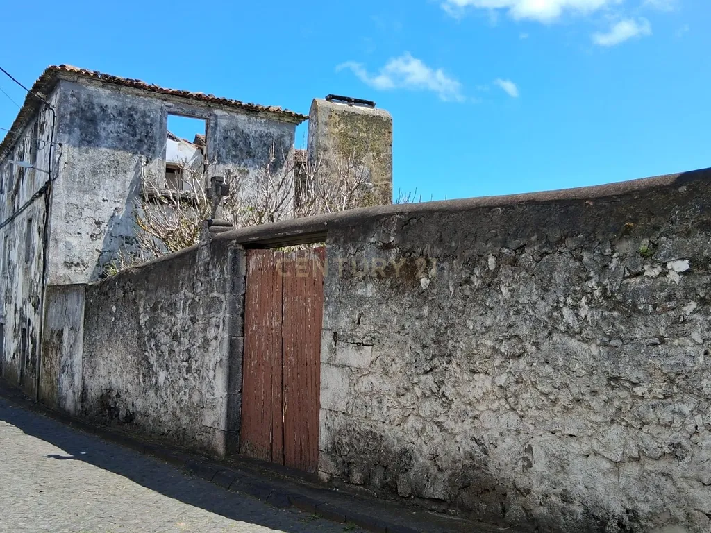 Moradia Histórica para Reabilitação | Primeira Linha de Mar | Fenais da Luz - Image 5