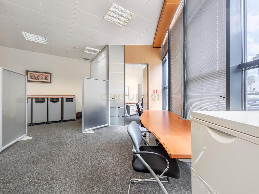 Arrendamento de escritório com 2 salas de reuniões e sala comum | Arrecadação | 1 Parqueamento Beloura Office Park - Image 15