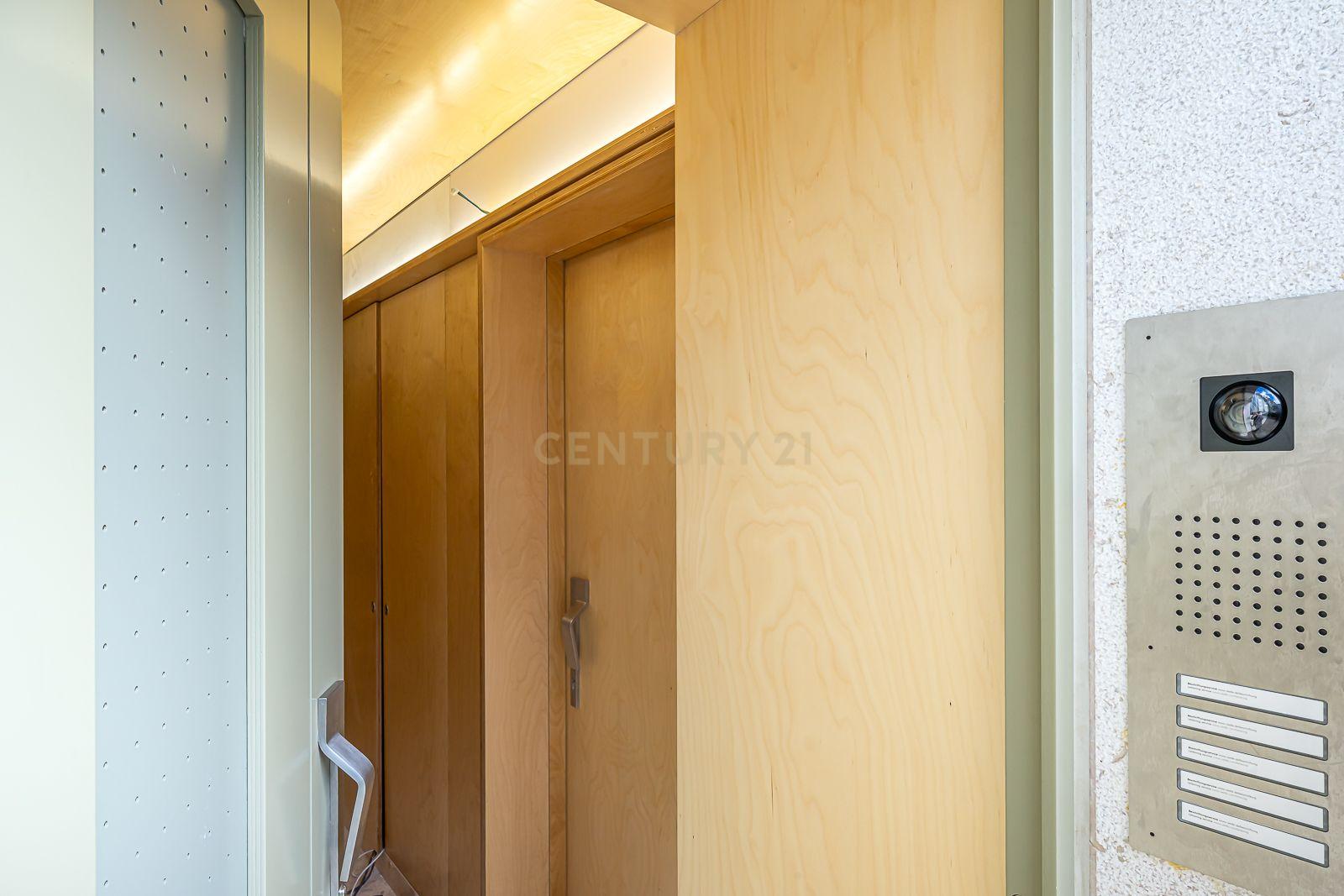 T1 Duplex de Luxo, com Terraço, em Campo de Ourique - Image 7