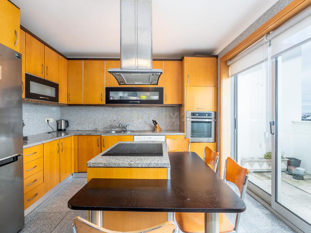 Apartamento "Cobertura" com terraço nas 3 frentes T4 (Atualmente T3 + Escritório) no Condomínio "Tílias do Atlântico" - Image 9