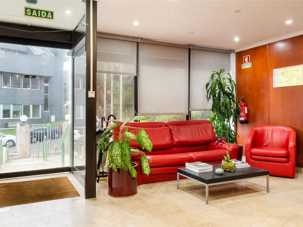 Escritório com 115m2 em Alfragide, Amadora. Em Arrendamento! - Image 1