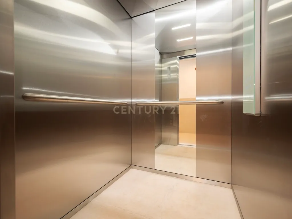 Arrenda-se apartamento T2 (111m2) na Estrela, Lisboa - Image 17
