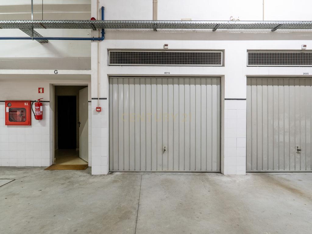 Apartamento "Cobertura" com terraço nas 3 frentes T4 (Atualmente T3 + Escritório) no Condomínio "Tílias do Atlântico" - Image 29