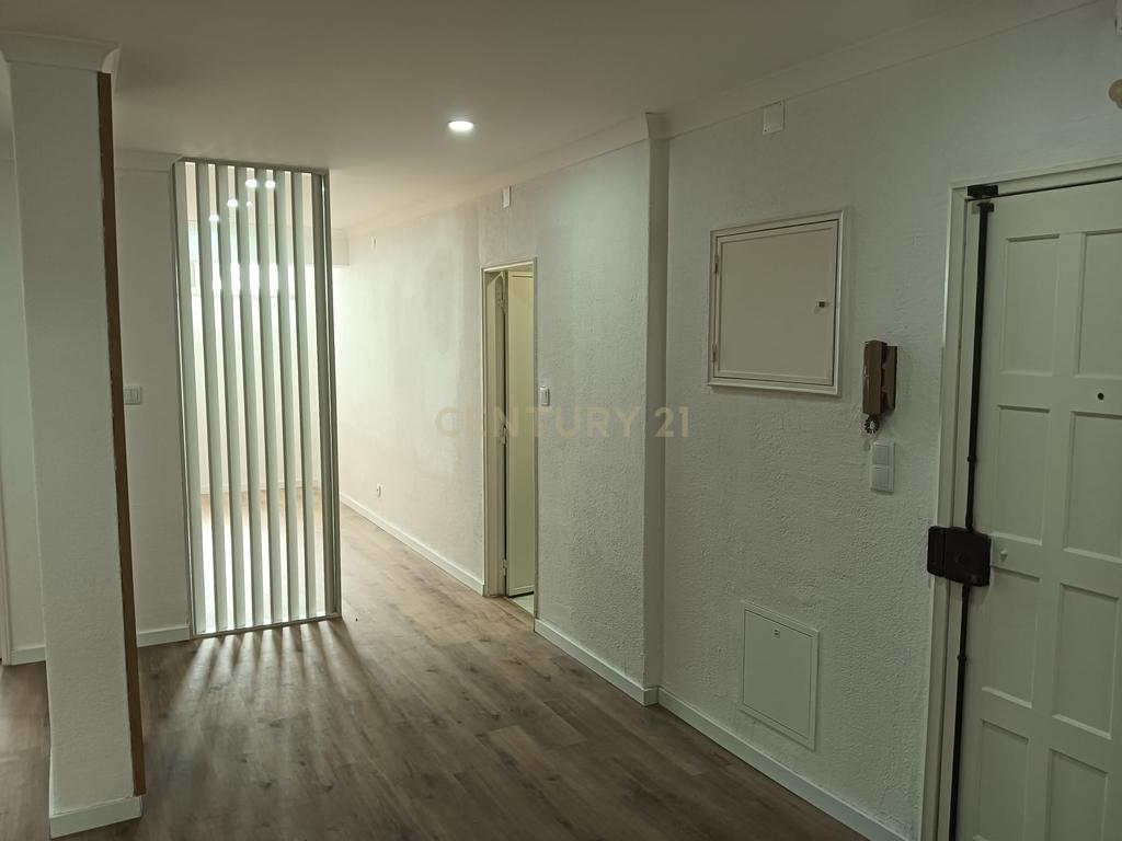 Apartamento para Investimento Metro de Alfornelos - Image 30