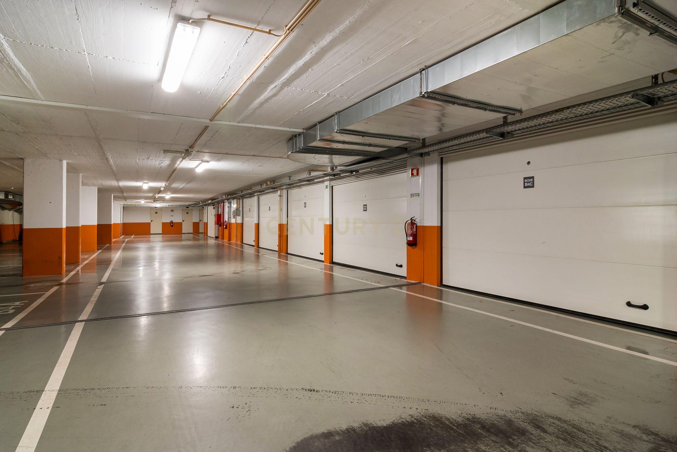 T4+2 no Alto dos Moinhos com 280 m2 - Image 32