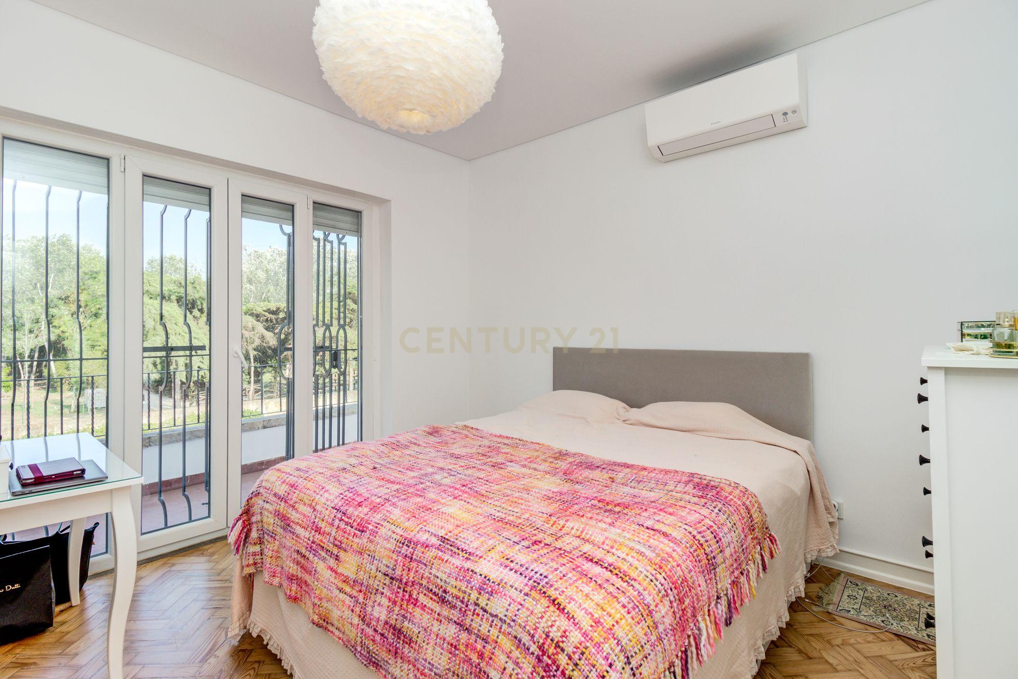 Moradia T4+1 com piscina, terraço e garagem perto da praia - Image 30