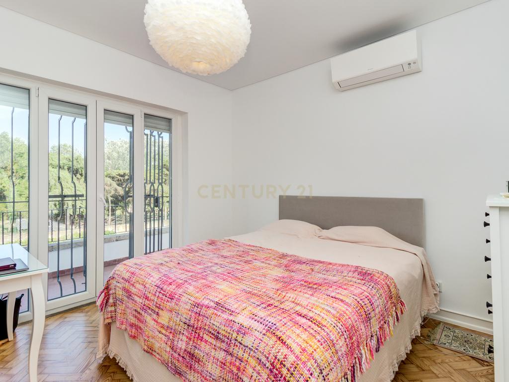 Moradia T4+1 com piscina, terraço e garagem  perto da praia - Image 30