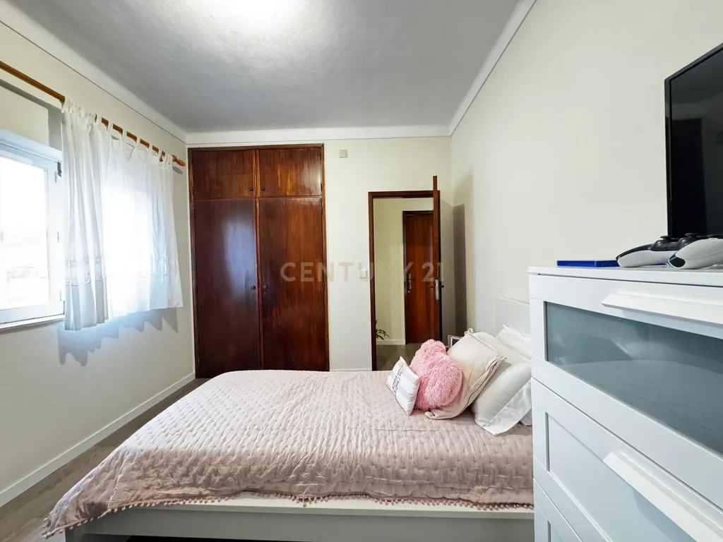 Moradia T3 Renovada em Fragoso - Image 12