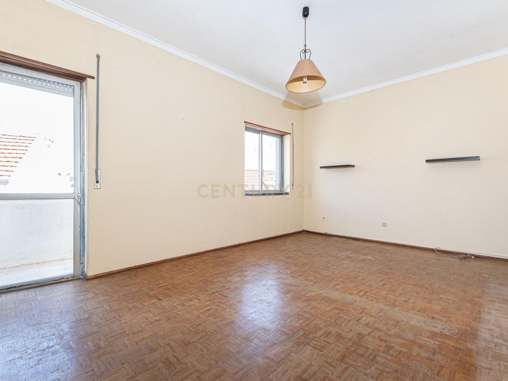 Oportunidade Única! Apartamento T2 com Vista Rio em Vila Franca de Xira. - Image 7