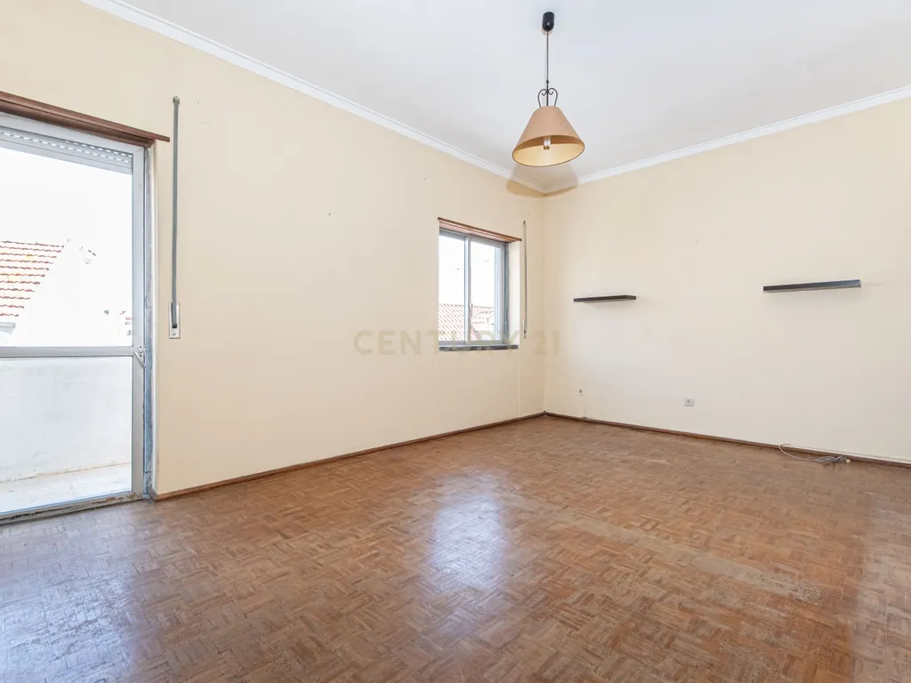 Oportunidade Única! Apartamento T2 com Vista Rio em Vila Franca de Xira. - Image 7