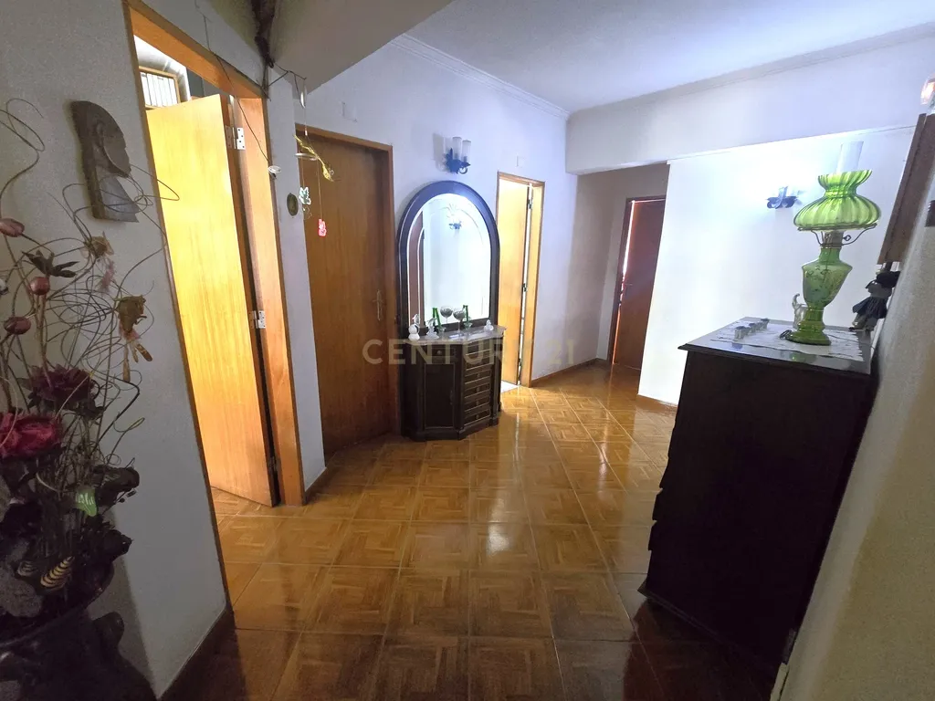 Apartamento T3 com varandas e arrecadação - Image 6