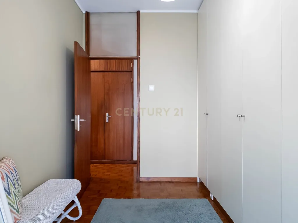 Apartamento T3 renovado - Av. Fernão Magalhães - 400m metro Campo 24 de Agosto - Image 20