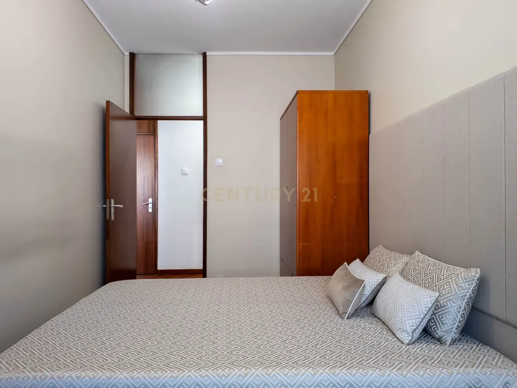 Apartamento T3 renovado - Av. Fernão Magalhães - 400m metro Campo 24 de Agosto - Image 24