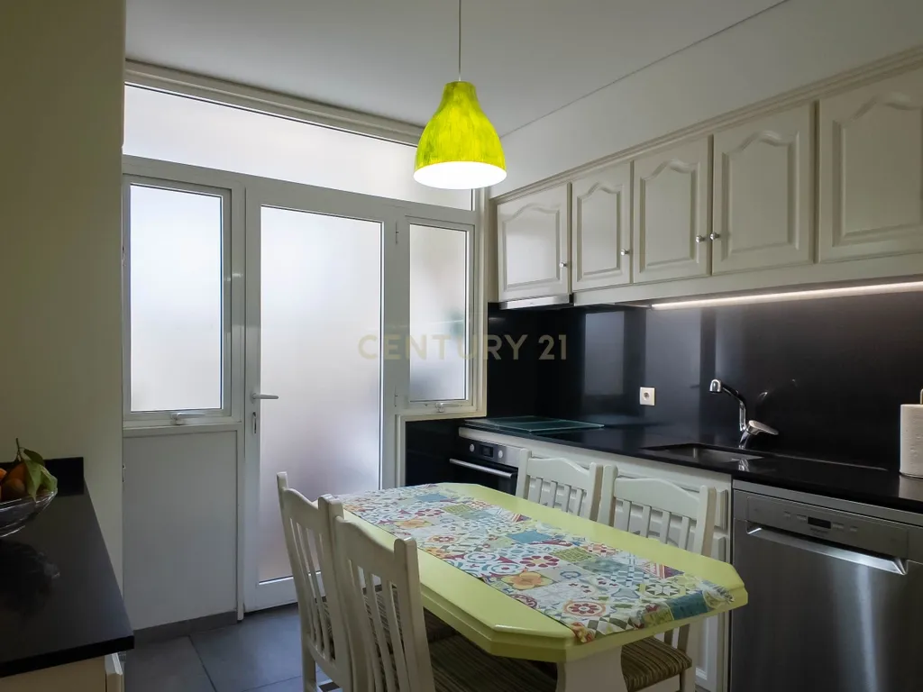 Apartamento T3 renovado - Av. Fernão Magalhães - 400m metro Campo 24 de Agosto - Image 11