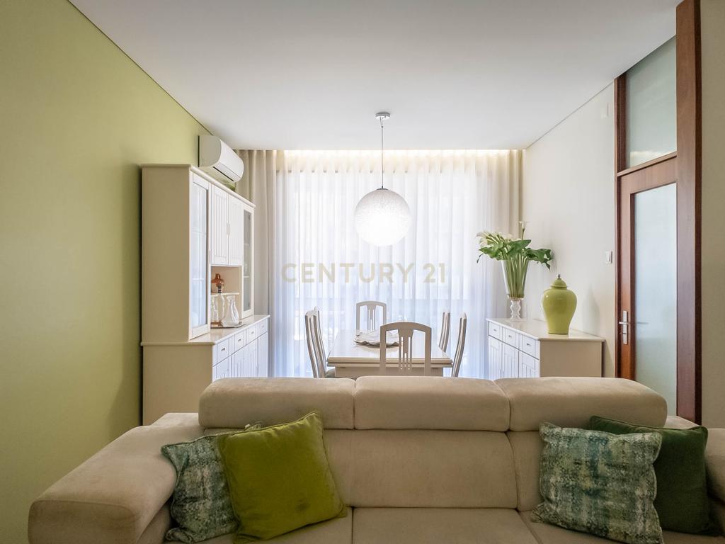 Apartamento T3 renovado - Av. Fernão Magalhães - 400m metro Campo 24 de Agosto - Image 6