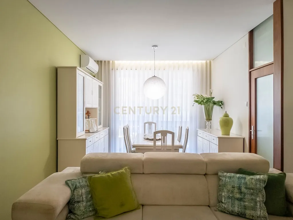 Apartamento T3 renovado - Av. Fernão Magalhães - 400m metro Campo 24 de Agosto - Image 6